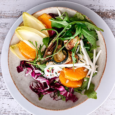 Rezeptbild Salat mit gegrillter Zucchini und Orangen-Joghurt-Dressing