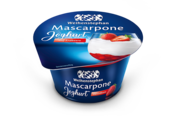 Mascarpone Joghurt auf Erdbeere
