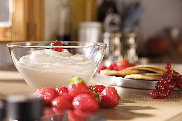 Foto Molkerei Weihenstephan Quark mit Erdbeeren 