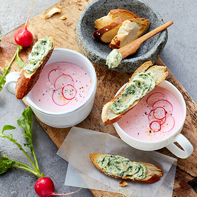 Kalte Resi – Rosa Joghurtsuppe mit Radieserl